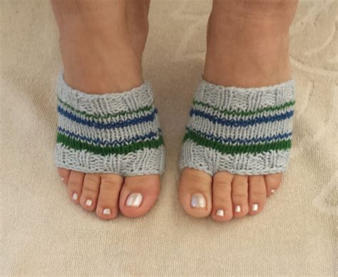 KNITTING PATTERN, Flip Flop Socks Pattern, Soft Feet Savers Pattern ...