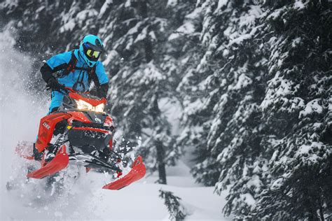 Lynx Snowmobiles Hit North America: Rave RE, Boondocker DS First Look ...