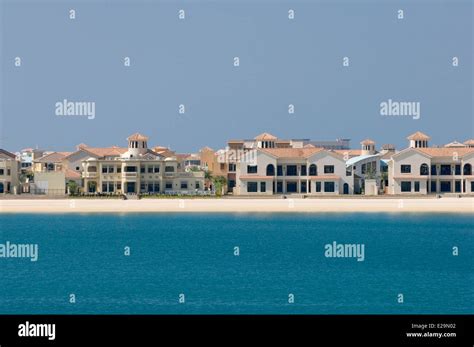 Palm tree island dubai hi-res stock photography and images - Alamy