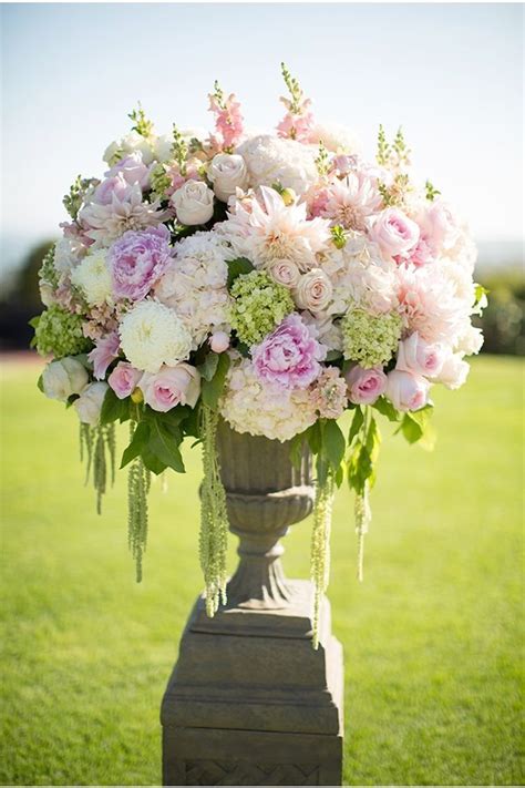 Big Wedding Flower Arrangements