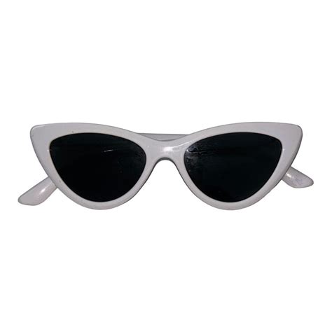 White cat eye sunglasses Get that 50s/60s era look - Depop