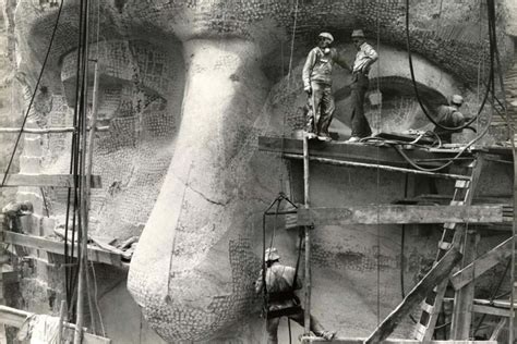 Mount Rushmore Workers: A Look At the Workers Who Hammered History Into a Rock | Reader's Digest