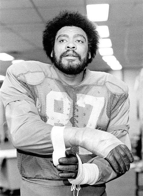 Claude Humphrey, Pillar of N.F.L. Falcons’ ‘Grits Blitz,’ Dies at 77 ...