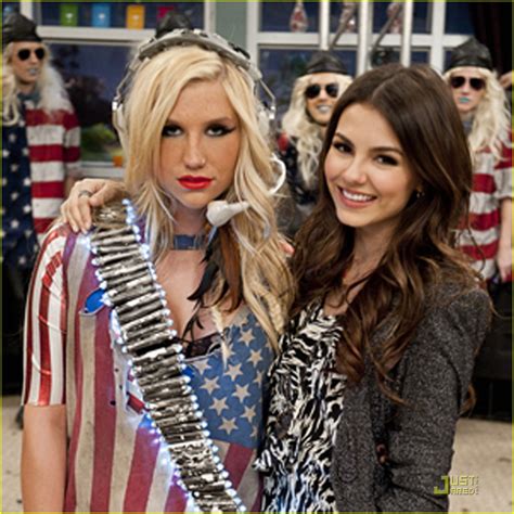 Ke$ha Guest Stars on Victorious! | Photo 413669 - Photo Gallery | Just Jared Jr.