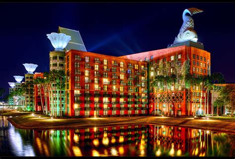 AD Classics: Walt Disney World Swan and Dolphin Resort / Michael Graves ...