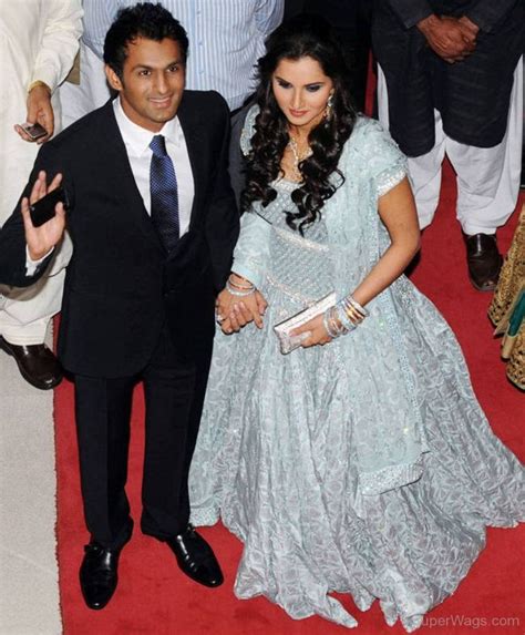 Sania Mirza With Her Husband | Super WAGS - Hottest Wives and Girlfriends of High-Profile Sportsmen