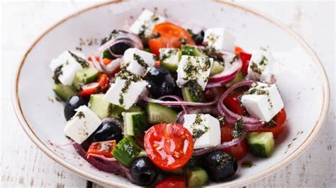 Greek Lamb Salad with Feta & Olives - The Healthy Employee