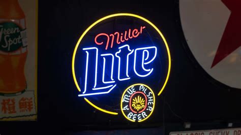 Miller Lite Neon Sign | G290 | The Eddie Vannoy Collection 2020