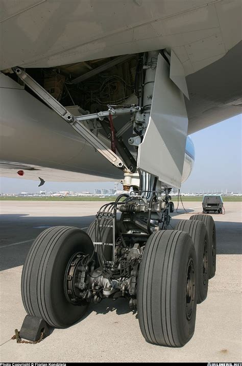 Airbus and Boeing | Landing gear, Aircraft mechanics, Aircraft engine