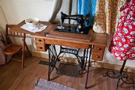 Walking Arizona: Foot Treadle Singer Sewing Machine