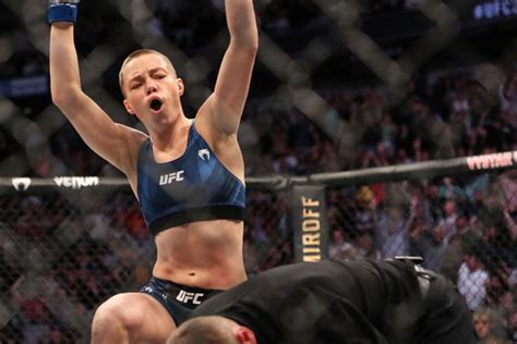 Rose Namajunas defeats Weili Zhang at UFC 261 | Asian MMA