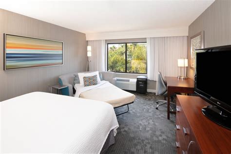 Oakland Airport Hotels - Photos | Courtyard Oakland Airport