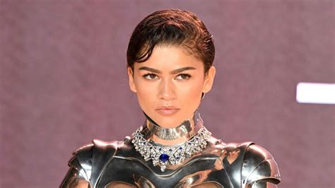 Zendaya Walked The Dune 2 Red Carpet Looking Like C-3PO In The Best Way ...