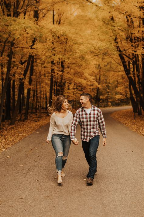 Stunning Fall Outfits for Your Engagement Photos