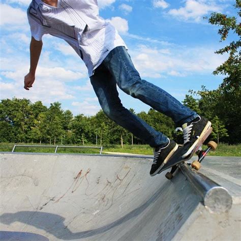 14 Skateboard Tricks for Beginners - Skateboarder