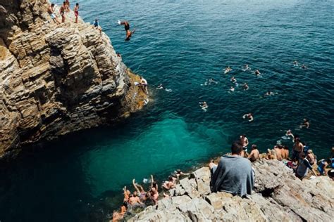 10 Best Adelaide Beaches for Swimming & Surfing | Man of Many