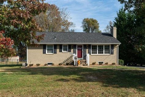 3 Bedroom Home in WAYNESBORO - $250,000