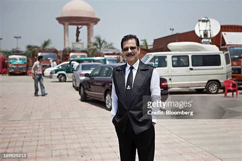 18 Sahara India Pariwar Founder And Chairman Subrata Roy Interview Stock Photos, High-Res ...