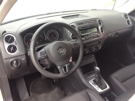 2014 Volkswagen Tiguan SE - Frugal and Minimalist [First Impression] - The Fast Lane Car