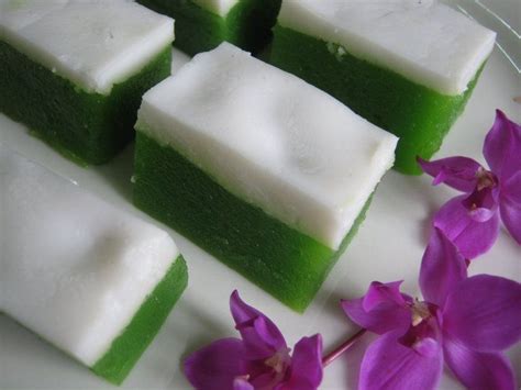 KUIH TALAM PANDAN | KARI LEAFS ... Malaysian flavour's | Foodie recipes ...