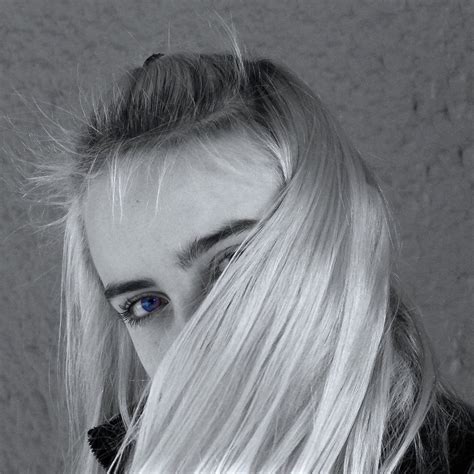 Billie Eilish - Ocean Eyes - blahblahblahscience