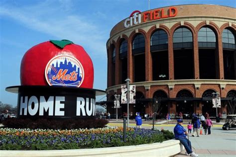 Why Is New York Called the Big Apple? | Sporcle Blog