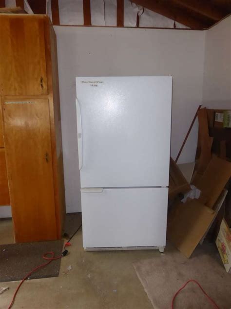 Lot # 358 - Amana Bottom Freezer Refrigerator - NorCal Online Estate ...