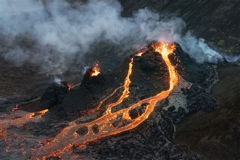 I Captured the Iceland Volcano Eruption from Up Close | PetaPixel