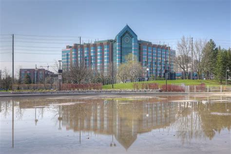 Hilton Hotel and Reflecting Pool in Markham, Canada Editorial Photo - Image of blue, design ...