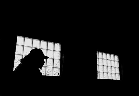 8 Tips For Stunning Black And White Silhouette Photography On iPhone