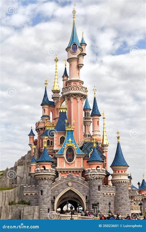 Disneyland Paris Castle Editorial Photo - Image: 35023601