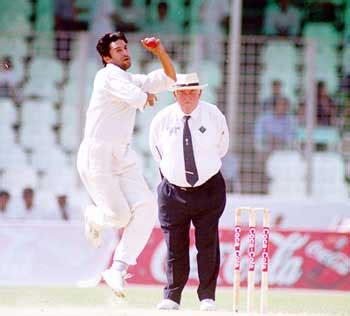 Wasim Akram Bowling Pictures