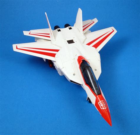 Review – Transformers Generations Jetfire – BattleGrip