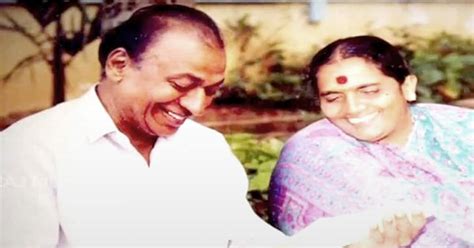 Watch: Rare video of Dr Rajkumar introducing wife, family