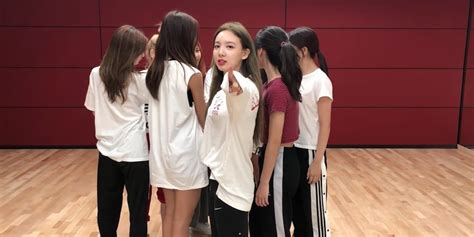 TWICE get to showcase JYPE's brand new practice room first with a dance ...