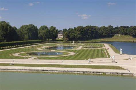 Gardens of Chantilly Castle Stock Photo - Image of facade, outdoor: 34386118