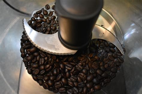 How to Grind Coffee Beans in a Magimix and 6 Other Techniques