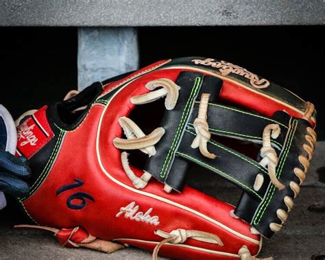 What Pros Wear: Kolten Wong’s Rawlings Heart of the Hide PRO314-7 Glove ...