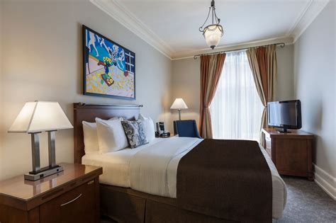 Downtown Montreal Luxury Suites | Hotel Rooms Montreal | The Chateau Versailles Luxury Hotel