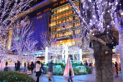 The Weird and Wonderful Traditions of a Japanese Christmas - Kobe Jones