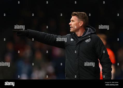 Rob edwards luton manager hi-res stock photography and images - Alamy