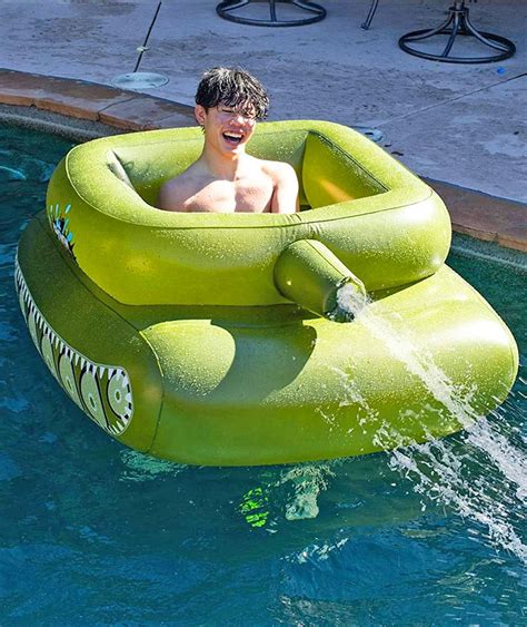 You Can Now Get a Tank Shaped Pool Float With an Actual Working Water Cannon | Cool pool floats ...