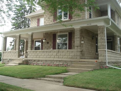 painted concrete block homes - Google Search | Cinder block house, Craftsman exterior, Concrete ...