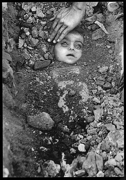 The story behind photo: Burial of an unknown child, Bhopal