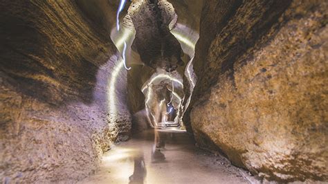 Seeks Ghosts: Manitou Springs' Cave of the Winds