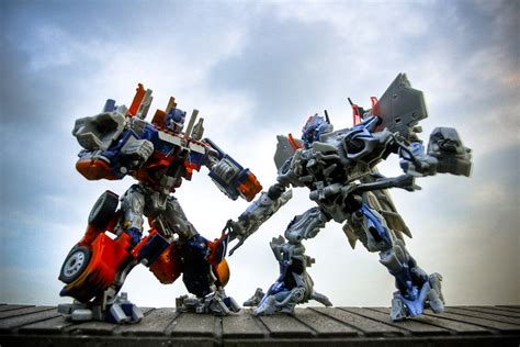 Optimus Prime vs. Megatron (HDR) | 擎天柱大战威震天。 (HDR) | Tim Wang | Flickr