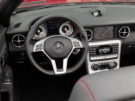 Mercedes-Benz SLK 250 CDI interior | Caricos