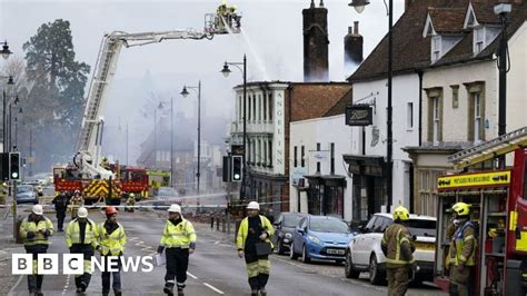 Midhurst fire: Historic hotel fire cause not suspicious - BBC News