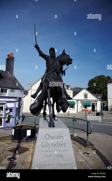 Statue of Owain Glyndwr, Corwen, North Wales, UK Stock Photo - Alamy