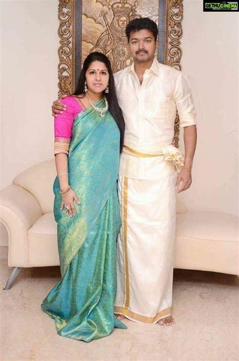 Actor Vijay Biography, Family, age, wife, height, total movies.